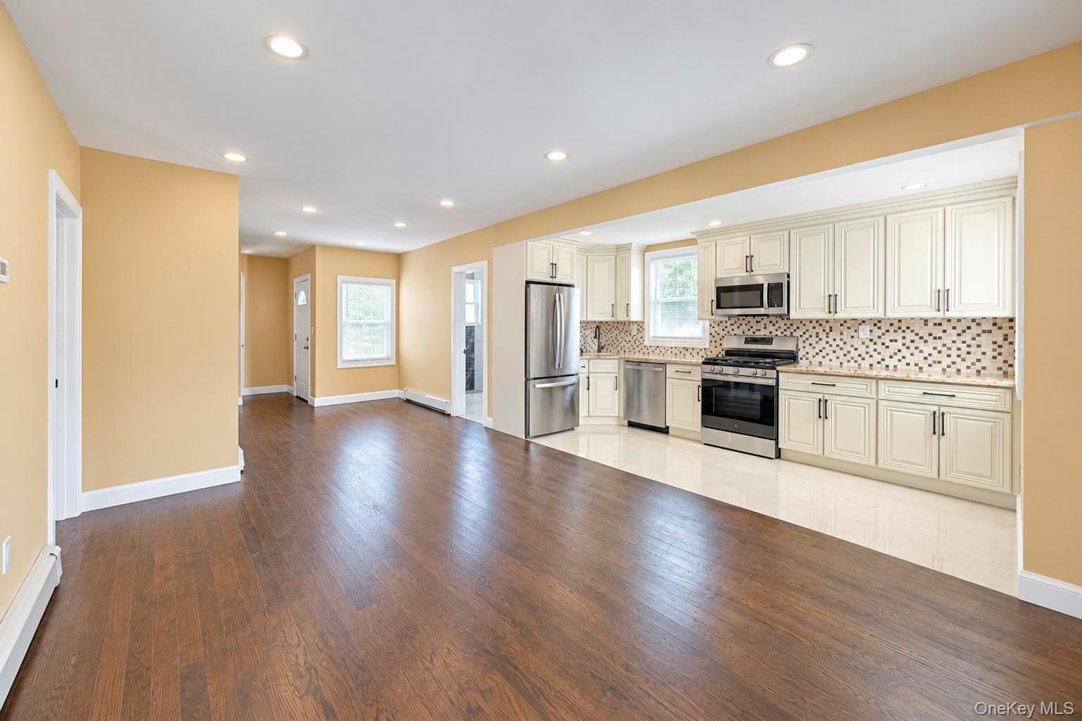 236 Plainview Road Hicksville, NY 11801 - Photo 5 of 24 Gallery Image 5