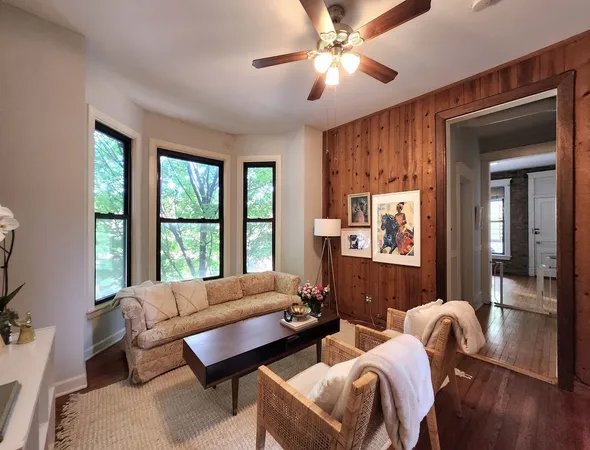 $3,300 | 3765 North Kenmore Avenue, Unit 2E, Chicago, IL 60613