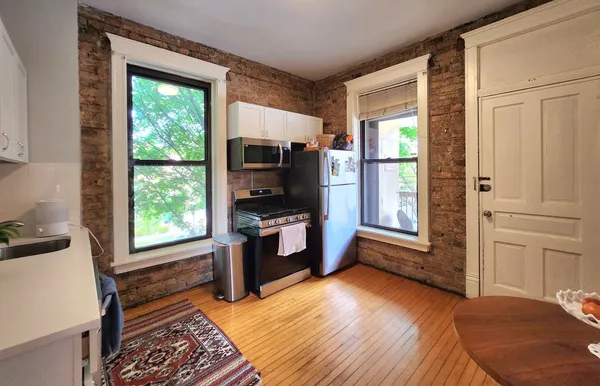 $3,300 | 3765 North Kenmore Avenue, Unit 2E, Chicago, IL 60613