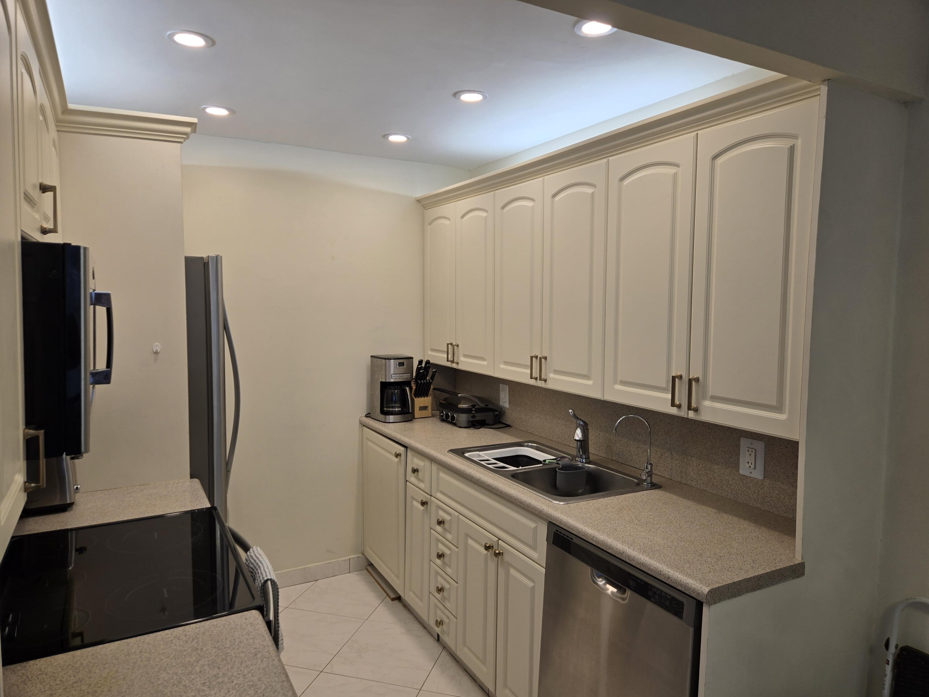2031 Exeter Boca Raton, FL 33434 - Photo 1 of 45 20241029_142651