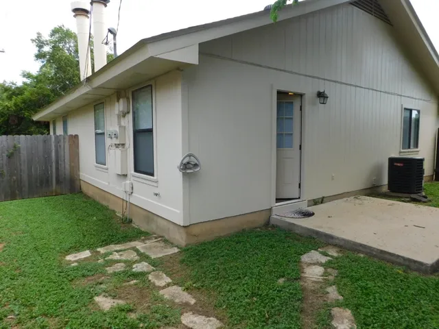 $1,395 | 806 Country Aire Drive, Unit A, Round Rock, TX 78664