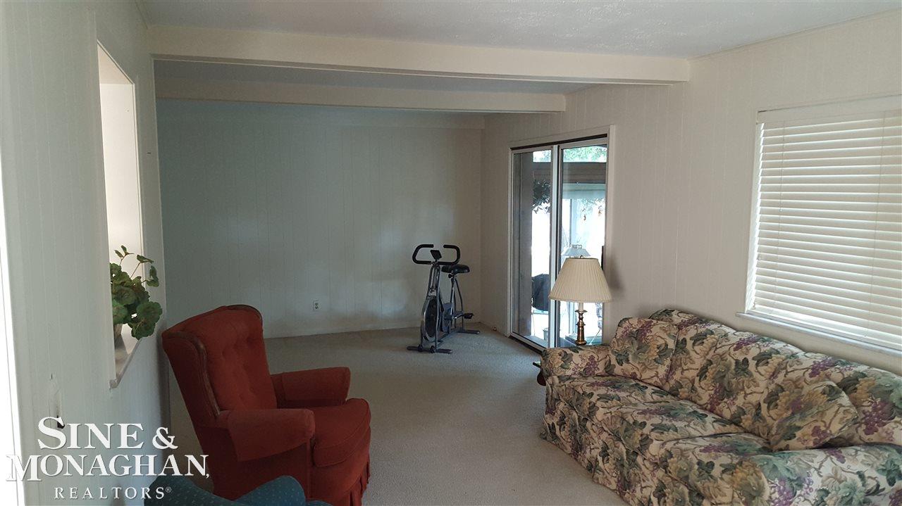 1960 Prestwick Road Grosse Pointe Woods, MI 48236 - Photo 5 of 13