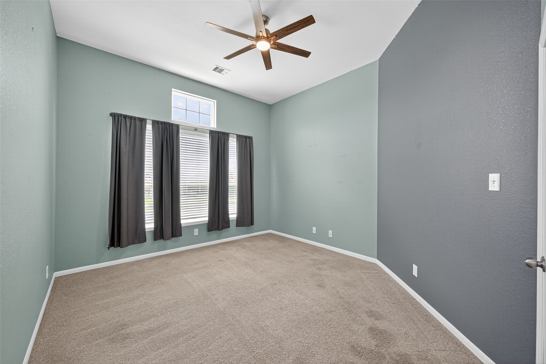 1312 Mainland Shores Lane Montgomery, TX 77316 - Photo 25 of 50 an empty room with windows and ceiling fan