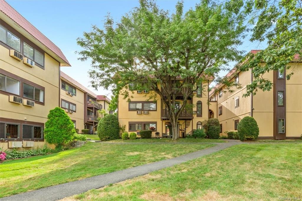 6 Granada Crescent, Unit 4, White Plains, NY 10603 Compass