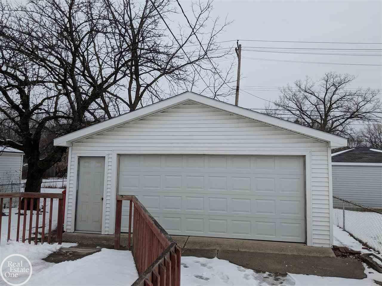 14597 Stephens Road Eastpointe, MI 48021 - Photo 13 of 13 31371226-12.JPG