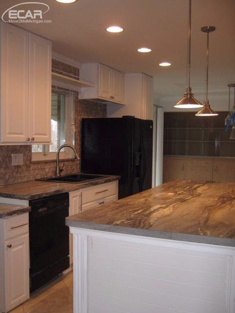 1274 Howe Road Burton, MI 48509 - Photo 13 of 28 21242378-12.JPG