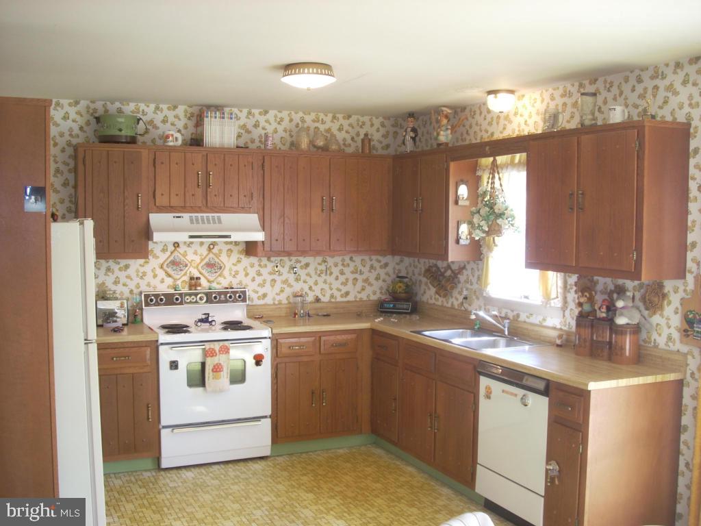 3210 Rothsville Road Akron, PA 17501 - Photo 3 of 9