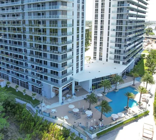 $10,800 | 16385 Biscayne Boulevard, Unit 7, North Miami Beach, FL 33160