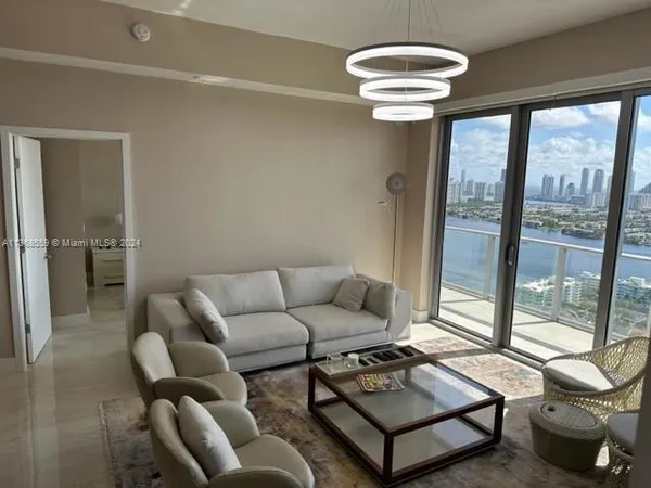$9,999 | 16385 Biscayne Boulevard, Unit 7, North Miami Beach, FL 33160