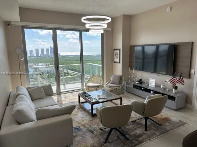 $10,800 | 16385 Biscayne Boulevard, Unit 7, North Miami Beach, FL 33160