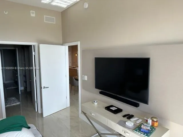 $10,800 | 16385 Biscayne Boulevard, Unit 7, North Miami Beach, FL 33160