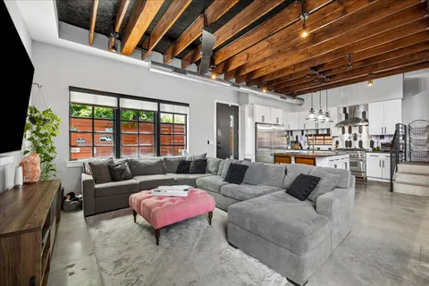 $700,000 | 2005 Terry Street, Houston, TX 77009
