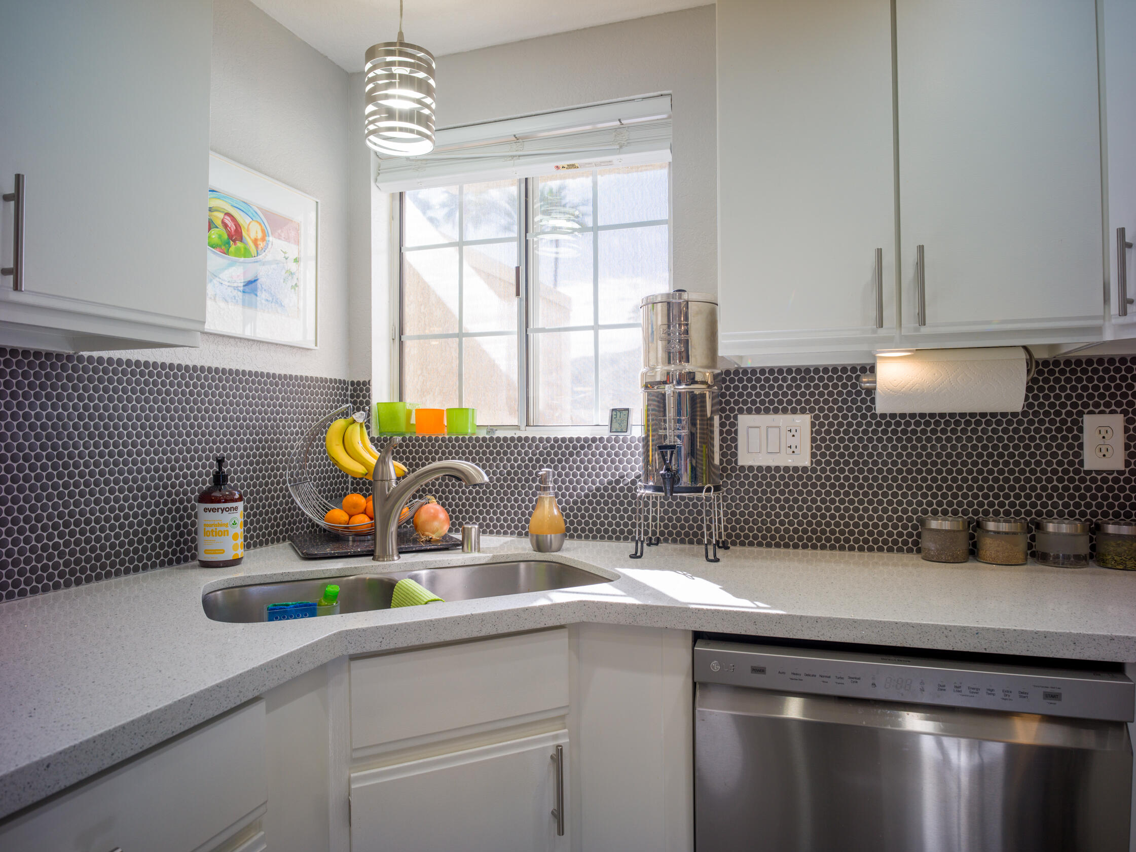 2700 Lawrence Crossley Road, Unit 7 Palm Springs, CA 92264 - Photo 10 of 28 a kitchen with sink and window