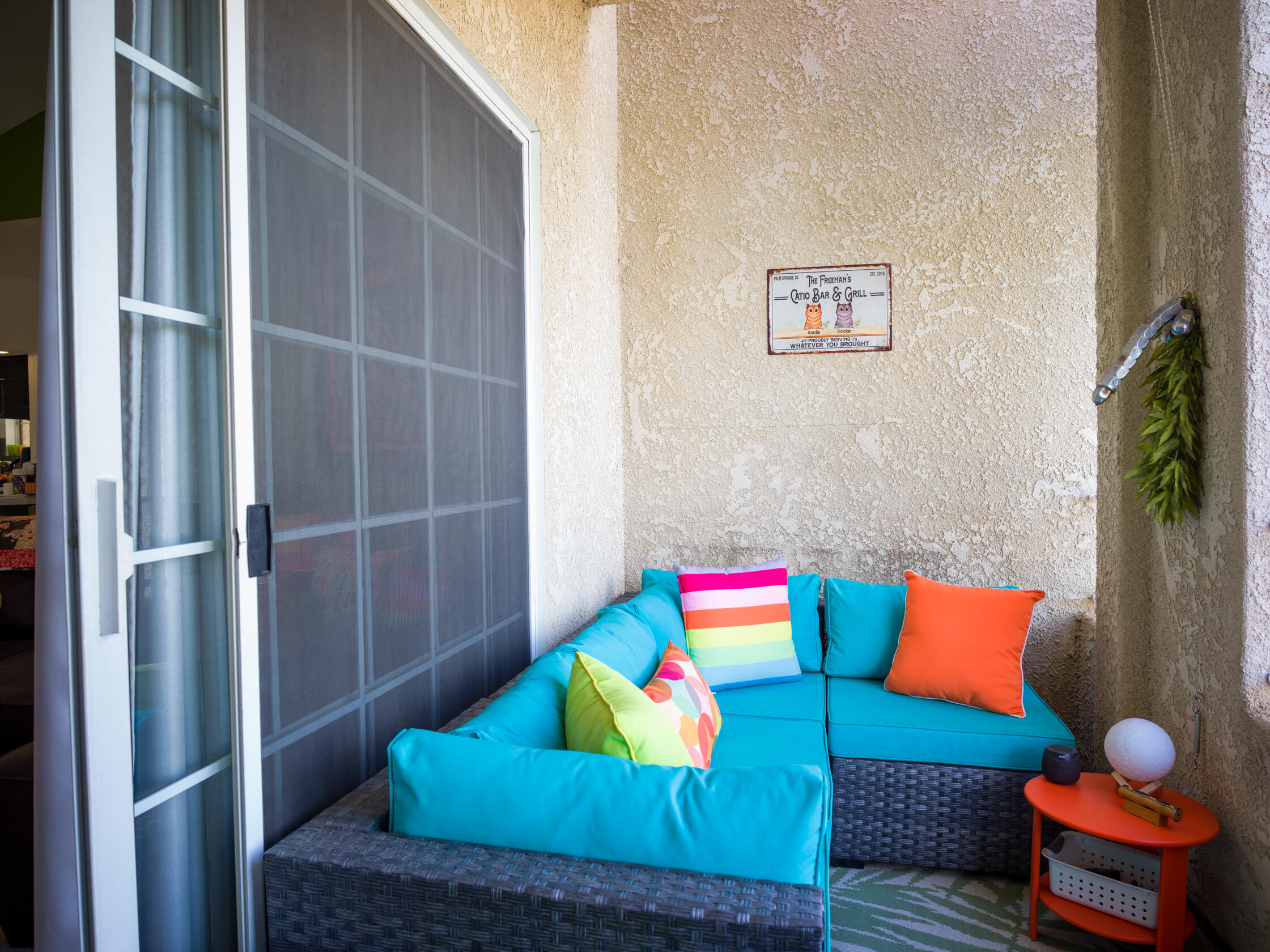 2700 Lawrence Crossley Road, Unit 7 Palm Springs, CA 92264 - Photo 21 of 28 a room with toys and rug