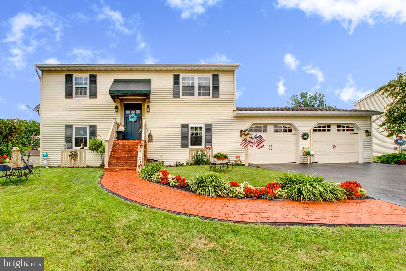 2353 Heather Road York, PA 17408 - Photo 1 of 26 Gallery Image 1