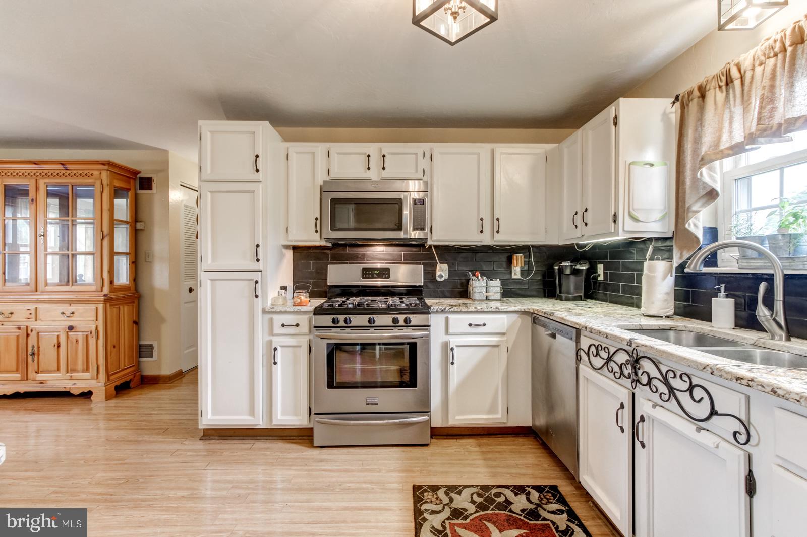 2353 Heather Road York, PA 17408 - Photo 4 of 26 Gallery Image 4