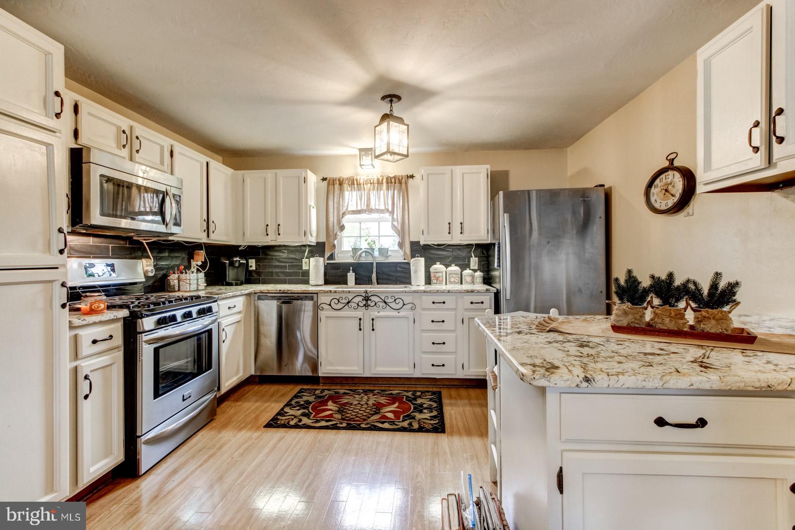 2353 Heather Road York, PA 17408 - Photo 6 of 26 Gallery Image 6