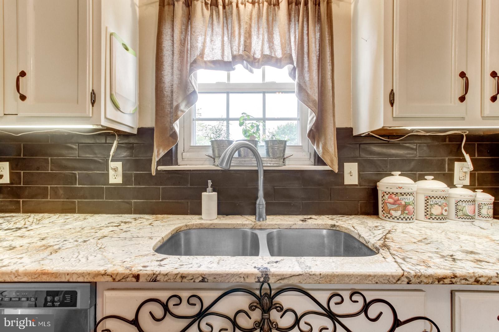 2353 Heather Road York, PA 17408 - Photo 9 of 26 Gallery Image 9