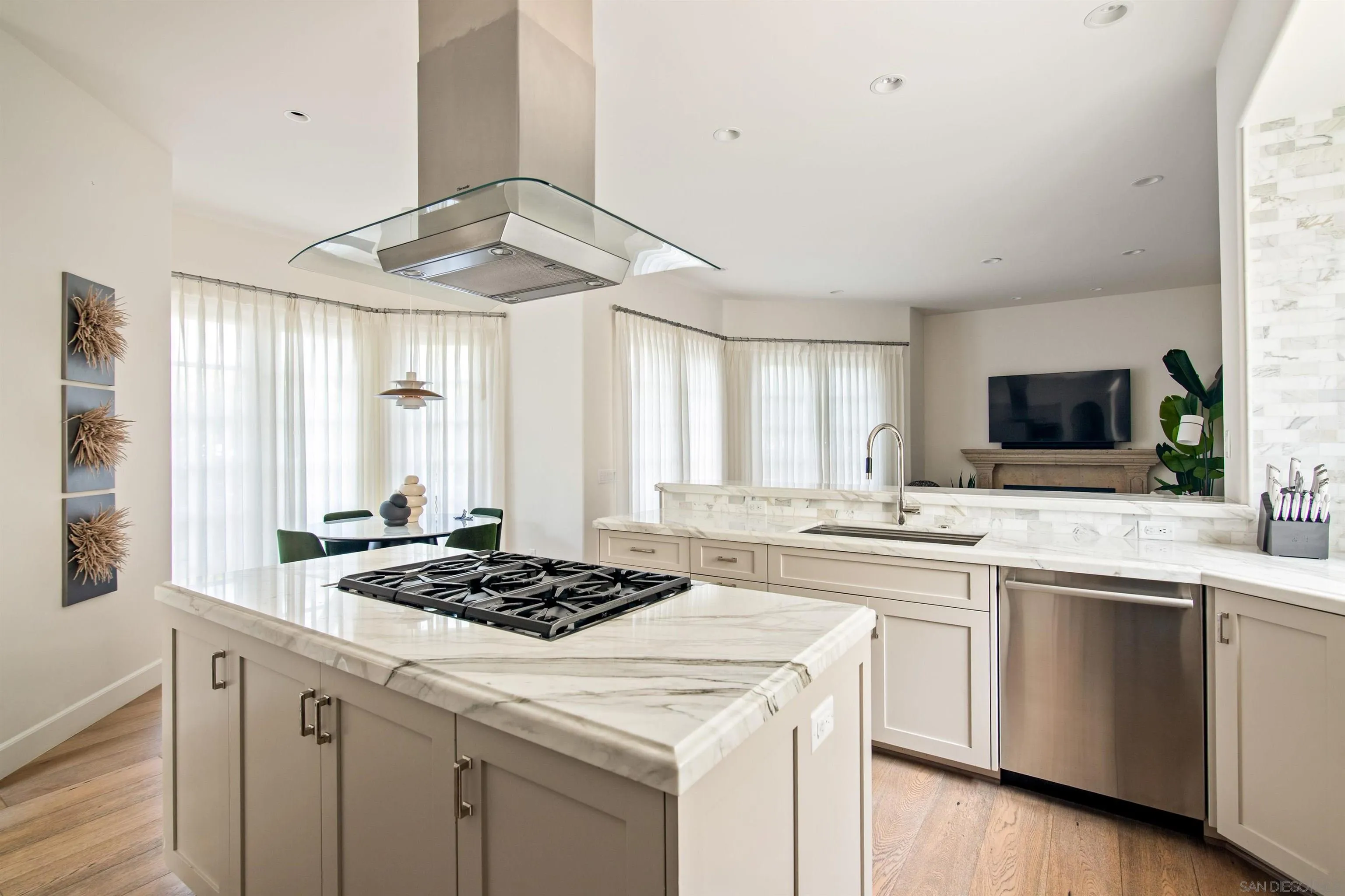 7729 Ivanhoe Avenue La Jolla, CA 92037 - Photo 14 of 28 a kitchen with a stove a sink and a refrigerator