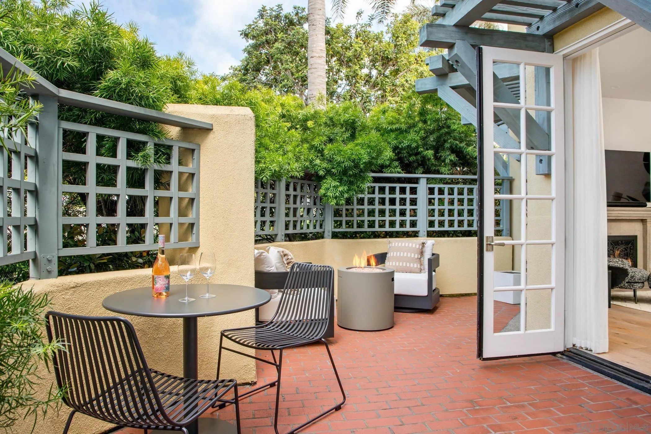 7729 Ivanhoe Avenue La Jolla, CA 92037 - Photo 5 of 28 a outdoor view with a sitting space