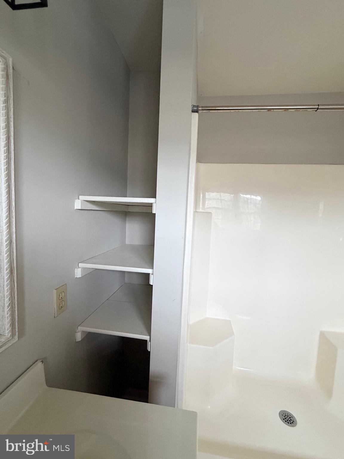 156 Sparrow Road Hummelstown, PA 17036 - Photo 13 of 29 a bathroom with a bathtub