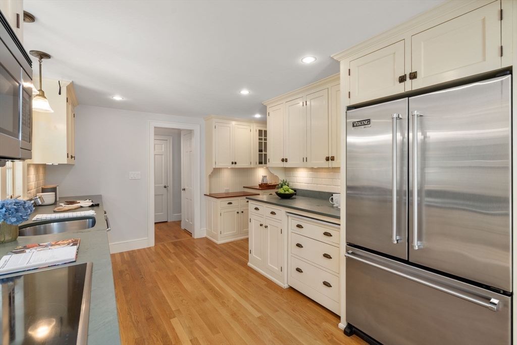 41 Locust Avenue Lexington, MA 02421 - Photo 11 of 34