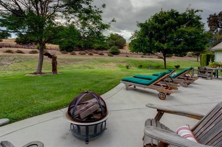 12751 Blue Heron Circle Ojai, CA 93023 - Photo 19 of 22 a park view with a table and chairs