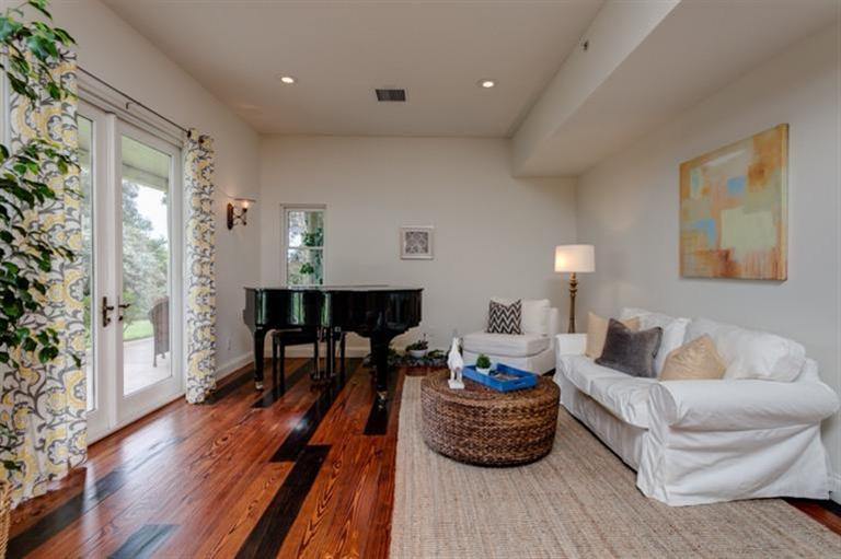 12751 Blue Heron Circle Ojai, CA 93023 - Photo 2 of 22 a living room with furniture and a wooden floor