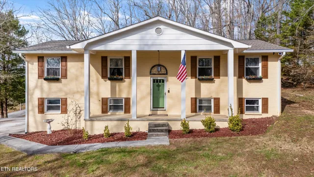 $375,000 | 209 Highland Drive, Harriman, TN 37748