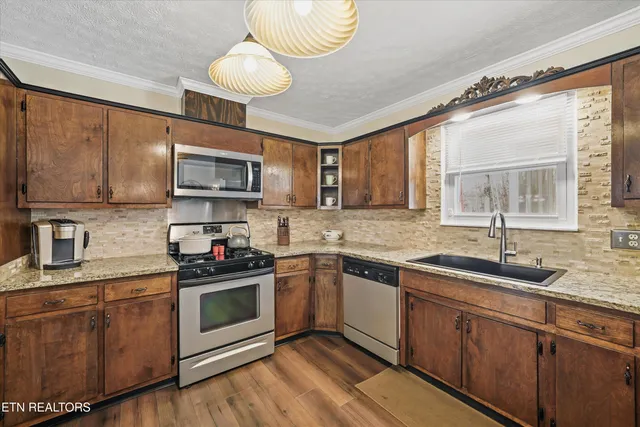 $375,000 | 209 Highland Drive, Harriman, TN 37748