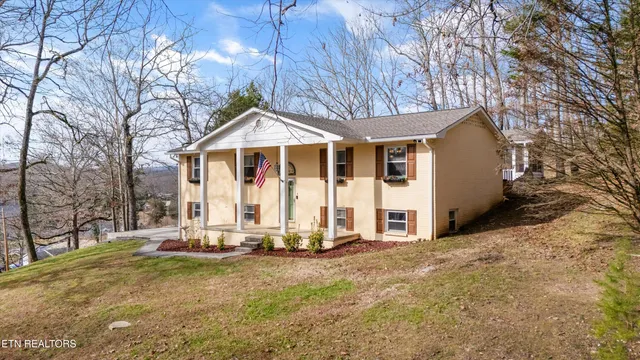 $375,000 | 209 Highland Drive, Harriman, TN 37748