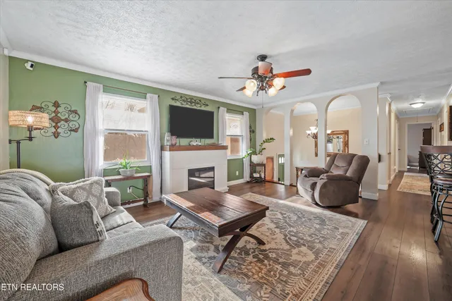 $375,000 | 209 Highland Drive, Harriman, TN 37748