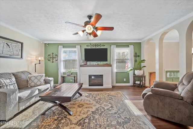 $375,000 | 209 Highland Drive, Harriman, TN 37748