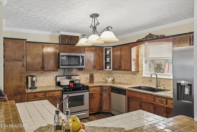 $375,000 | 209 Highland Drive, Harriman, TN 37748