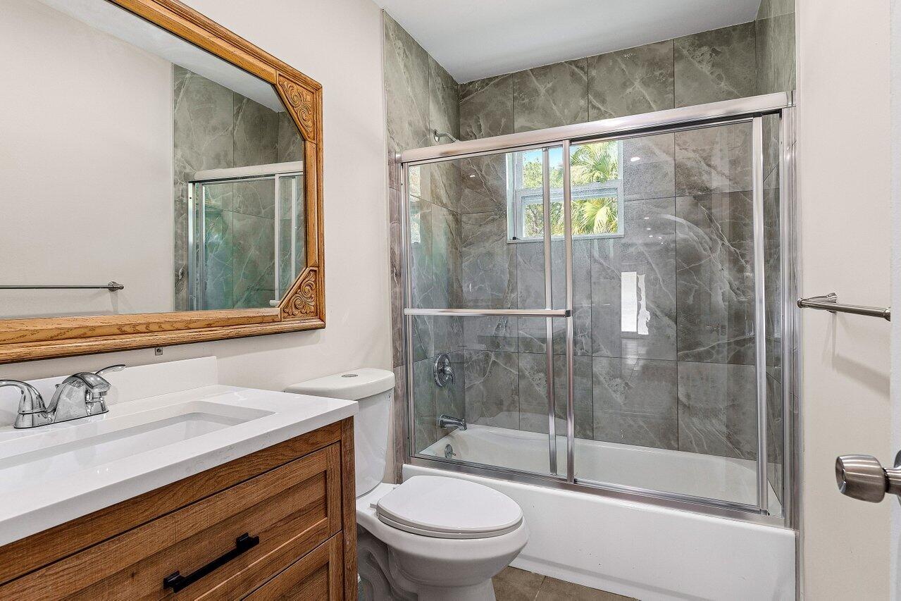5931 Dryden Road, Unit B West Palm Beach, FL 33415 - Photo 12 of 16 Bathroom 2