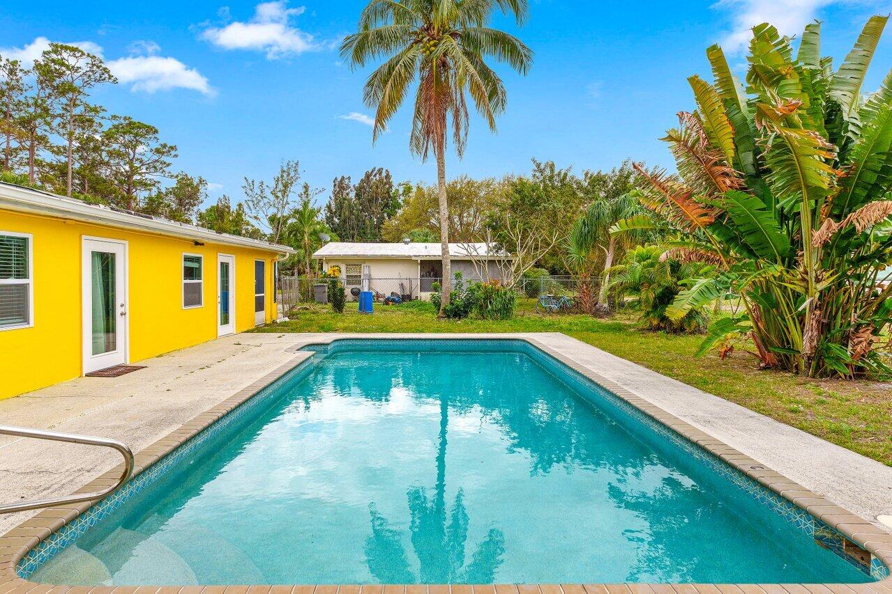 5931 Dryden Road, Unit B West Palm Beach, FL 33415 - Photo 2 of 16 Backyard