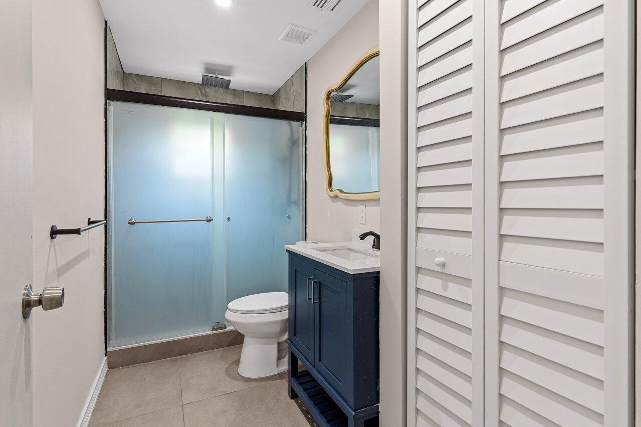 5931 Dryden Road, Unit B West Palm Beach, FL 33415 - Photo 8 of 16 Bathroom 1