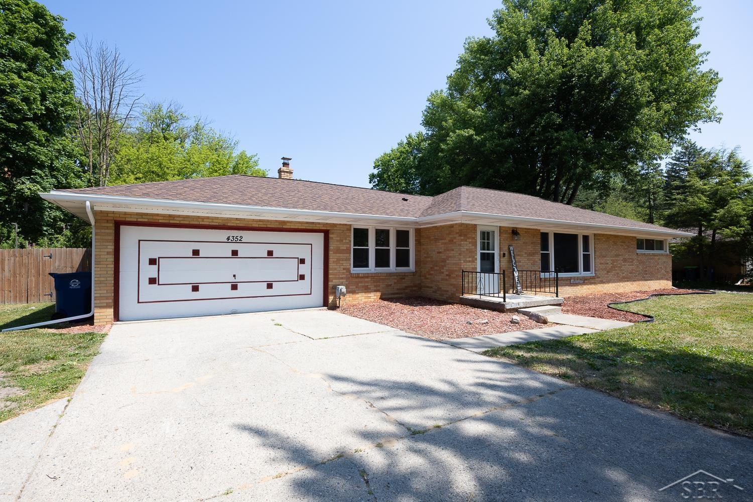 4352 Shattuck Road Saginaw, MI 48603 - Photo 2 of 23 50112939-1.JPG