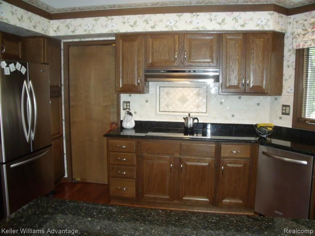 36463 Valley Ridge Drive Farmington Hills, MI 48331 - Photo 11 of 33