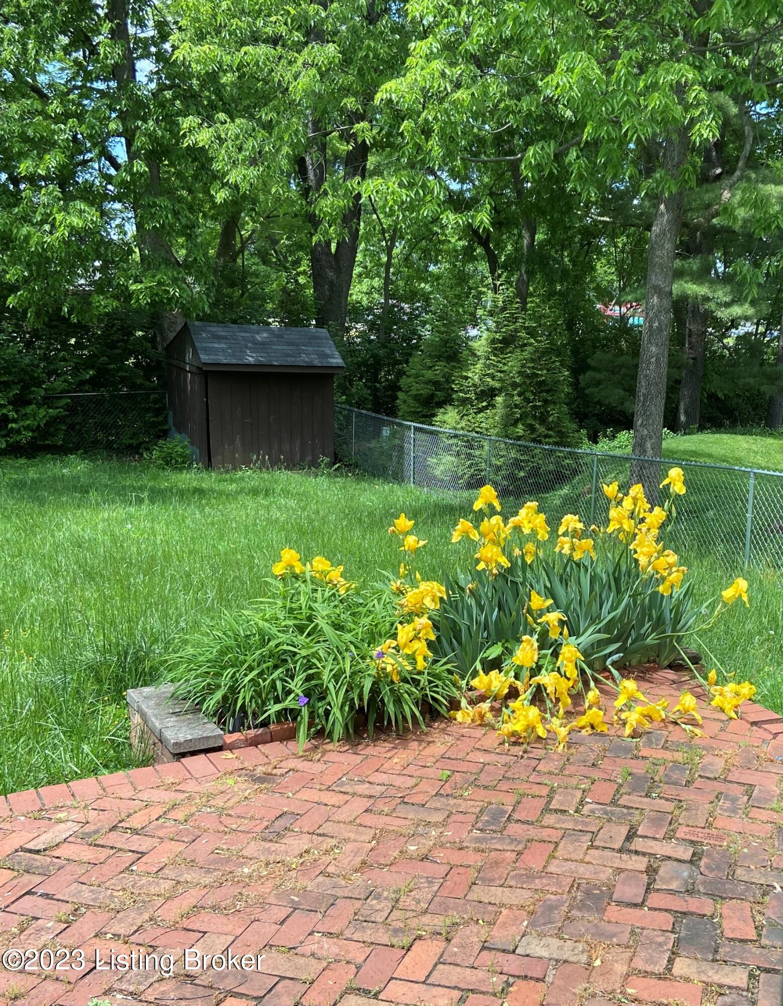 2204 Westridge Road Louisville, KY 40242 - Photo 33 of 35 Photo May 09 2023, 1 10 10 PM