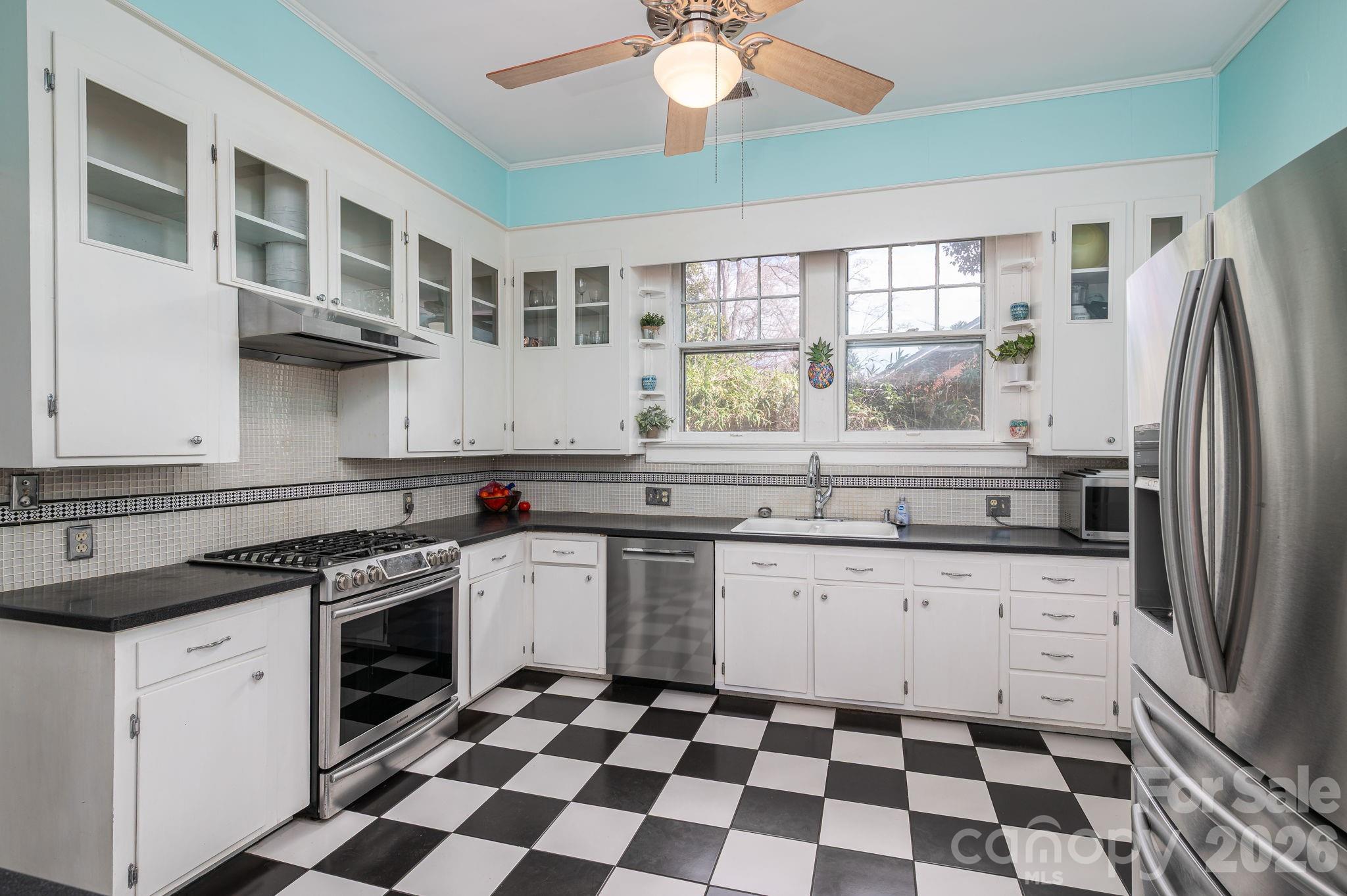 825 Hawthorne Road Shelby, NC 28150 - Photo 19 of 45 a kitchen with granite countertop stainless steel appliances a sink and a counter space