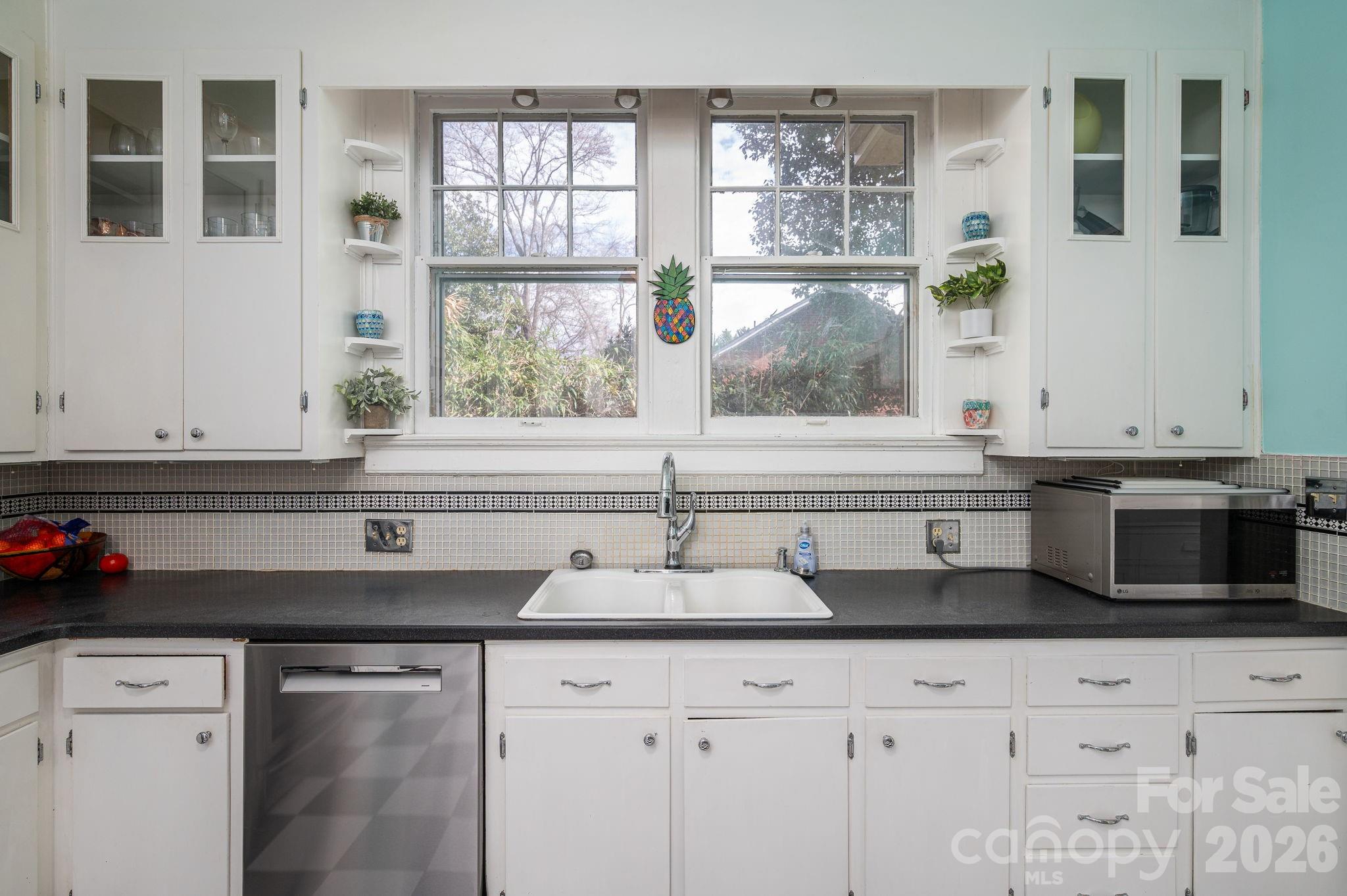 825 Hawthorne Road Shelby, NC 28150 - Photo 21 of 45 a kitchen with granite countertop a sink and a window
