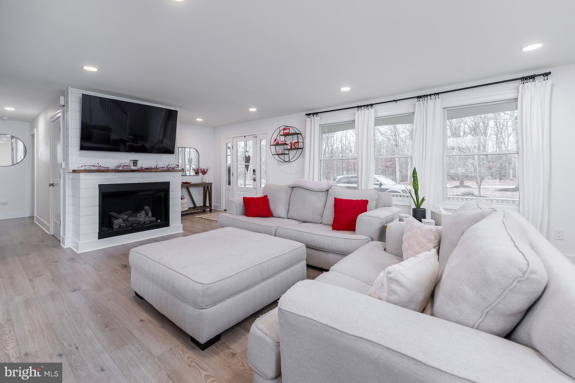 326 Pricketts Mill Road Tabernacle, NJ 08088 - Photo 30 of 62 Bright and inviting modern living space.