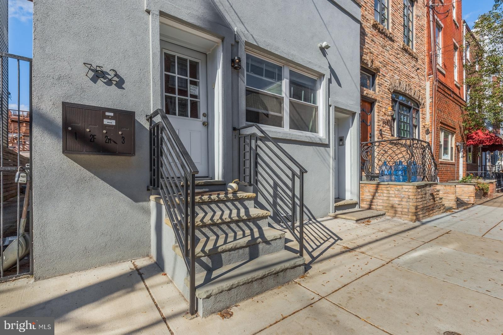 752 South 9th Street, Unit 2R Philadelphia, PA 19147 - Photo 11 of 12