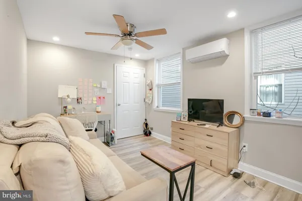 $1,100 | 752 South 9th Street, Unit 2R, Philadelphia, PA 19147