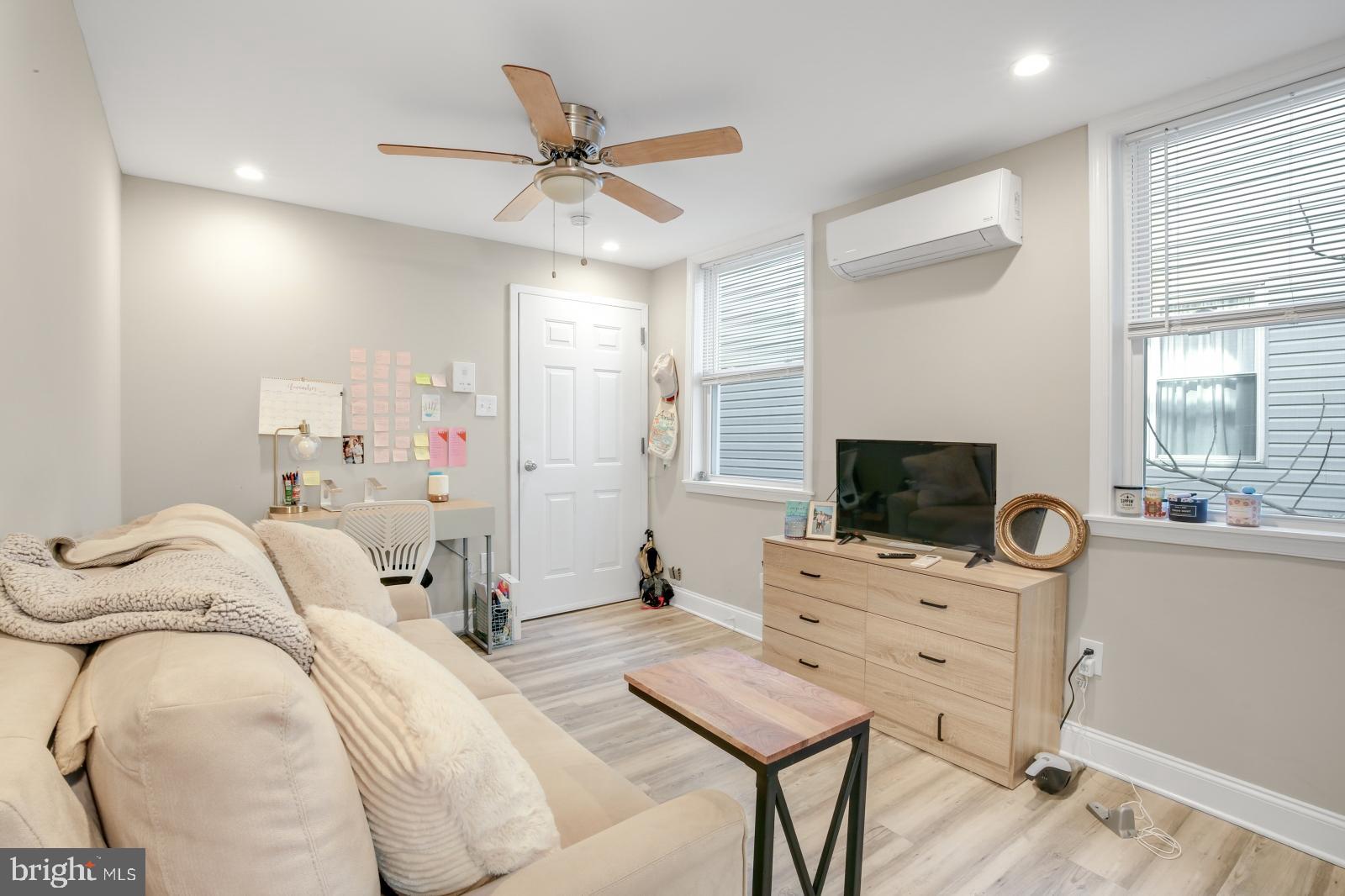 752 South 9th Street, Unit 2R Philadelphia, PA 19147 - Photo 4 of 12