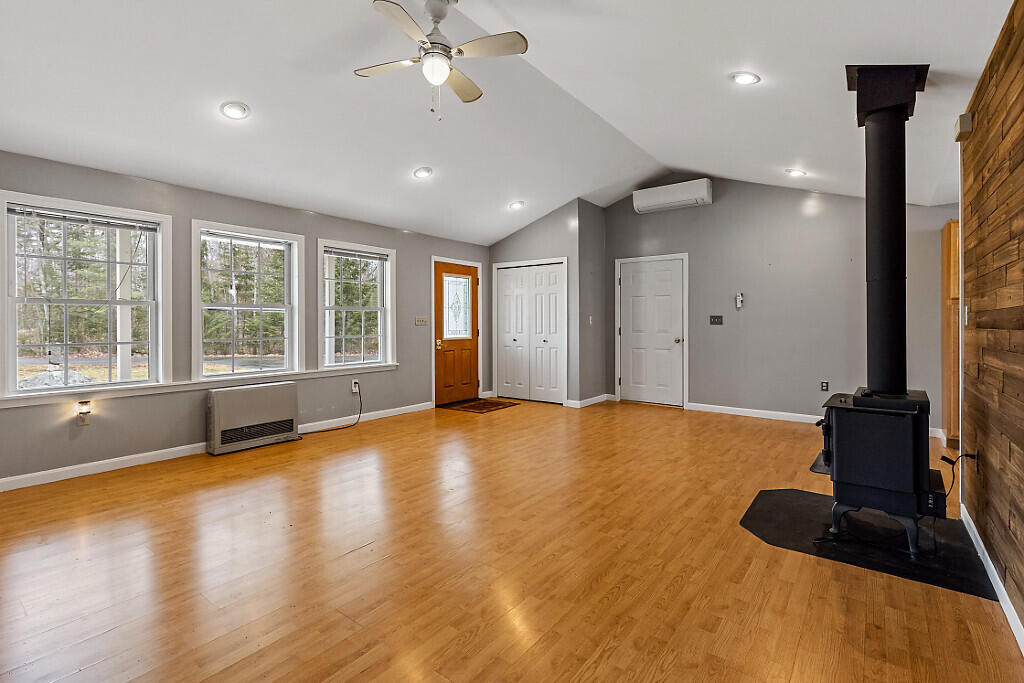 11 Trask Road Benton, ME 04901 - Photo 7 of 40 Livingroom