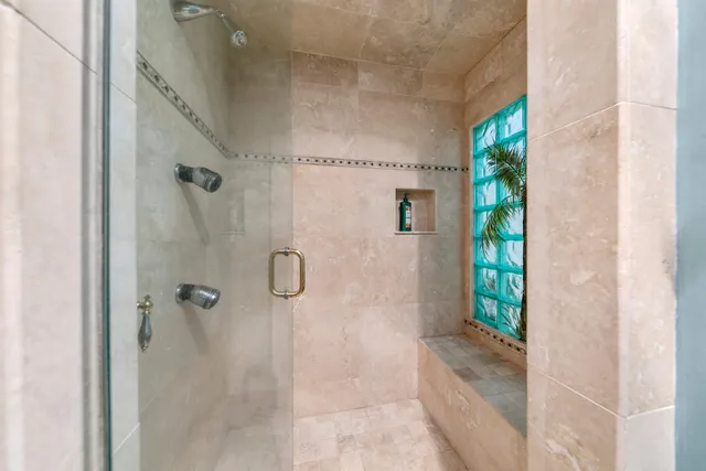 a view of yard with tree