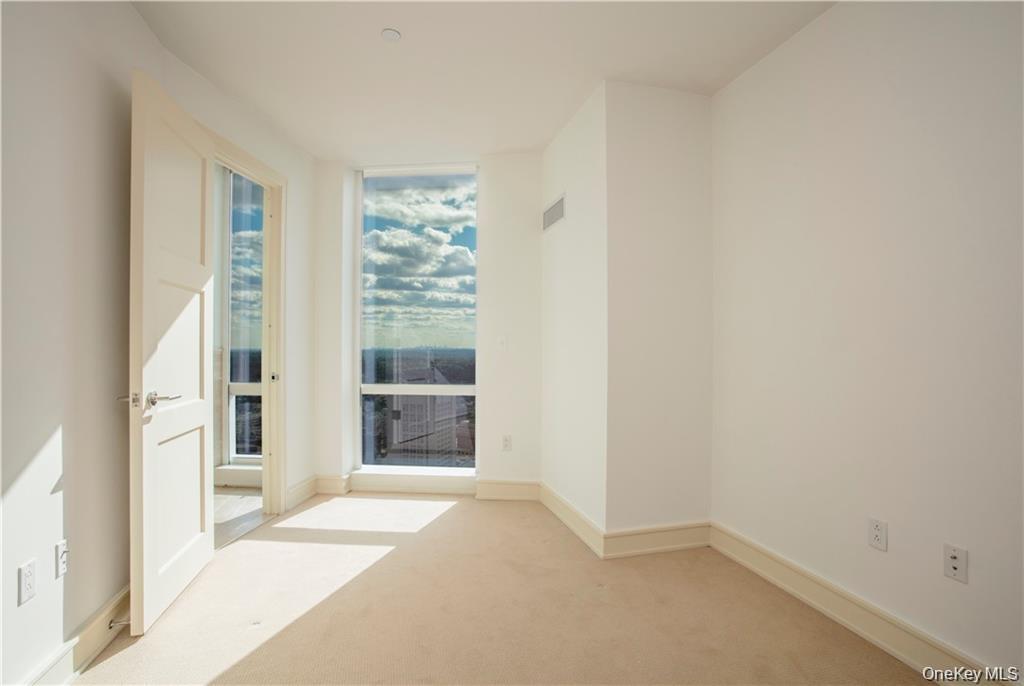 1 Renaissance Square, Unit PH4CD White Plains, NY 10601 - Photo 19 of 25 a view of an empty room with a window