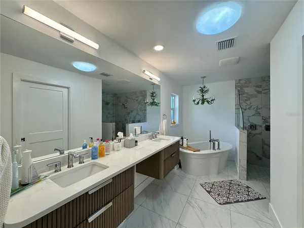 $8,000 | 7372 Melaleuca Way, Sarasota, FL 34242